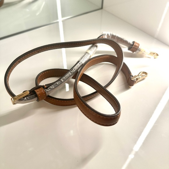 Kate Spade NYC 3D Pretzel Crossbody Bag NWT - Picture 6 of 8